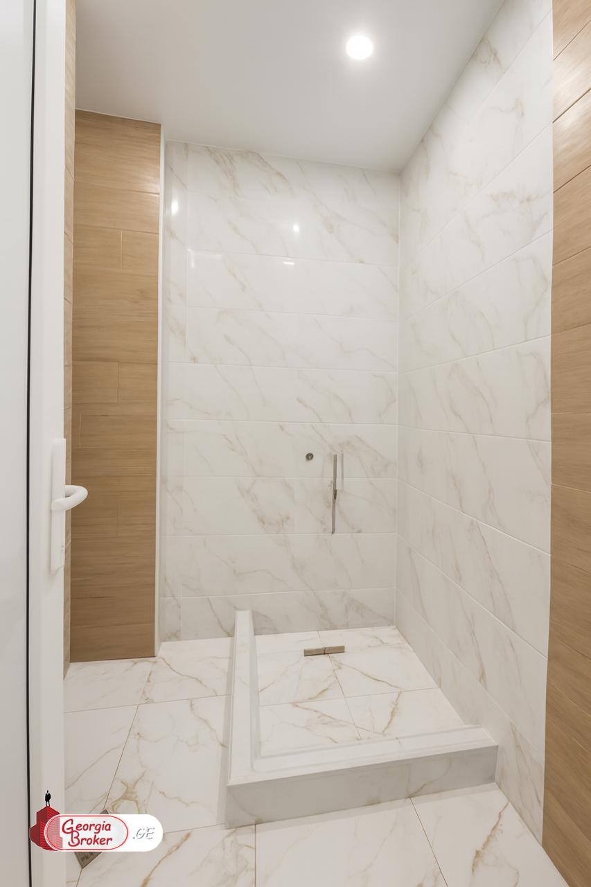 продается квартира с новым ремонтом 3-комнаты